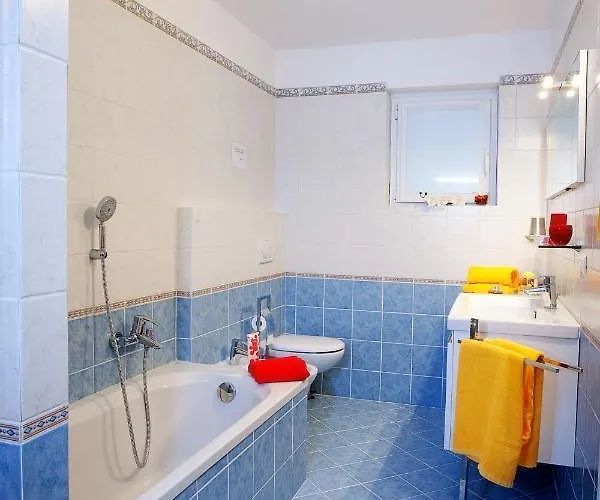 5-1 Of 11 In An Exclusive By Italian Apartamento Tremezzo